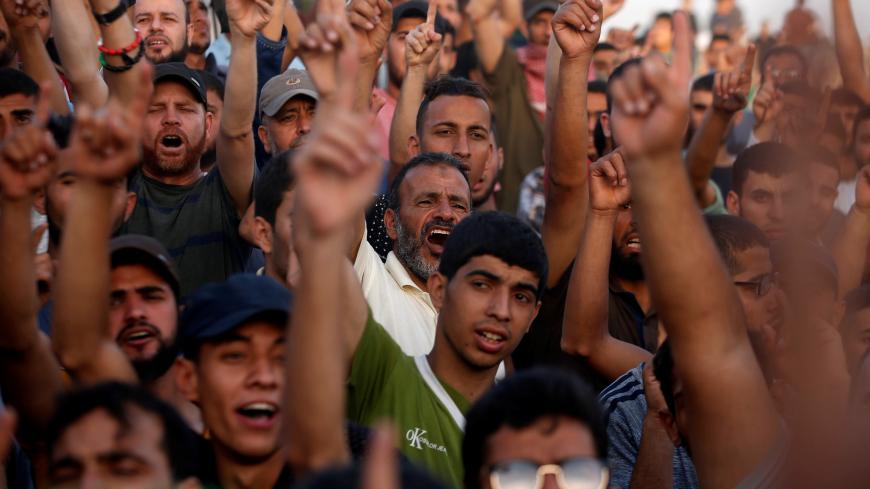 Palestinian demonstrators chant slogans during a protest demanding the right to return to their homeland, at the Israel-Gaza border, east of Gaza City May 18, 2018. REUTERS/Mohammed Salem - RC1239061830
