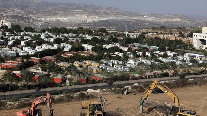 Construction vehicles prepare the ground as building of a housing project resumes in the West Bank Jewish settlement of Ariel September 27, 2010. Israel let a moratorium on new building in settlements expire on Monday but Palestinians held back from carrying out a threat to quit peace talks, giving the United States more time to try to save the negotiations. REUTERS/Nir Elias (WEST BANK - Tags: POLITICS BUSINESS CONSTRUCTION) - GM1E69R1TWA01