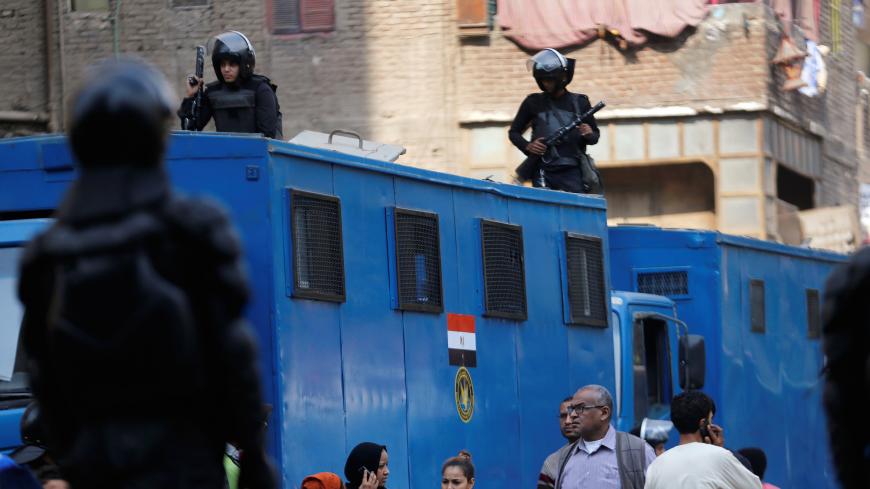 Egypt security forces stand guard during the trial of Khaled Ali in Cairo, Egypt, November 8, 2017. REUTERS/Amr Abdallah Dalsh - RC12D0E79D60