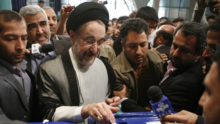 Iran's former president Mohammad Khatami casts his ballot during the presidential election, north of Tehran June 12, 2009.REUTERS/Chavosh Homavandi/jamejamonline (IRAN POLITICS ELECTIONS) - GM1E56C1H9U01