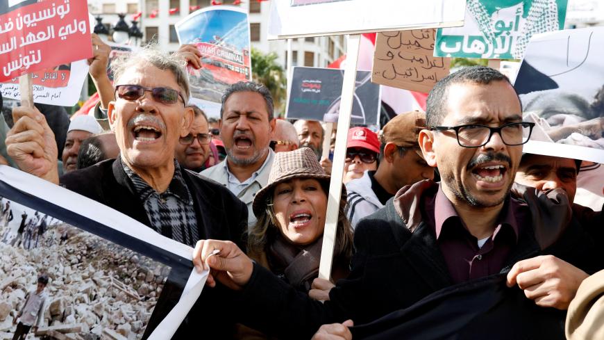 People chant slogans and hold banners as they take part in a protest, opposing the visit of Saudi Arabia's Crown Prince Mohammed bin Salman in Tunis, Tunisia, November 27, 2018. REUTERS/Zoubeir Souissi - RC1CDFF239E0