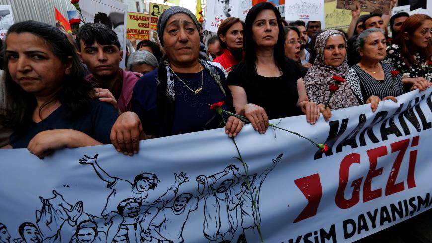 Relatives of people who were killed during the anti-government protests attend a demonstration to mark the fifth anniversary of Gezi Park protests, in central Istanbul, Turkey May 31, 2018. REUTERS/Murad Sezer - RC18CEE83EE0
