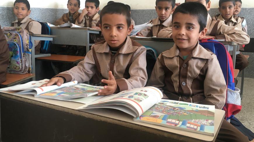 Iranian and Afghan boys study in a classroom at the Be'sat school in Kerman, Iran, October 23, 2016.  Picture taken on October 23, 2016.   REUTERS/Gabriela Baczynska - S1AEUJFKZUAB