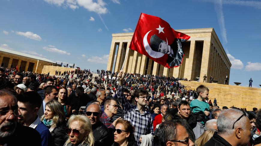 Supporters of Ekrem Imamoglu, main opposition Republican People's Party (CHP) candidate for mayor of Istanbul, wait for him to visit Anitkabir, the mausoleum of modern Turkey's founder Mustafa Kemal Ataturk, in Ankara, Turkey, April 2, 2019. REUTERS/Umit Bektas - RC1294858620