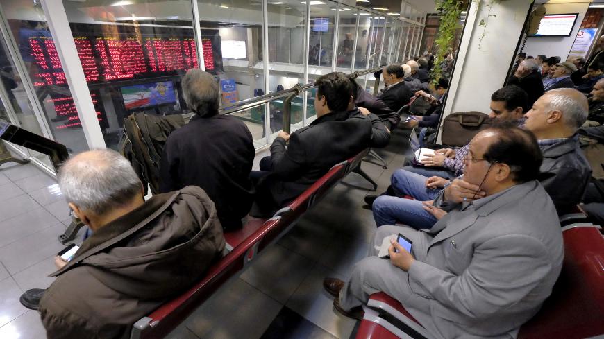 Iranian investors monitor an electronic board at the Tehran Stock Exchange, Iran, January 17, 2016. REUTERS/Raheb Homavandi/TIMA ATTENTION EDITORS - THIS IMAGE WAS PROVIDED BY A THIRD PARTY. FOR EDITORIAL USE ONLY.  - GF20000097697
