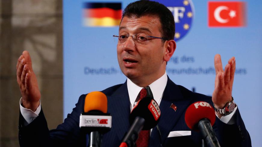 Istanbul Mayor Ekrem Imamoglu speaks after being awarded with the German-Turkish Friendship Award 'Kybele 2019' in Berlin, Germany, November 8, 2019. REUTERS/Fabrizio Bensch - RC267D9SXAMU