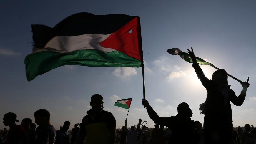Palestinians take part in an-anti Israel protest at the Israel-Gaza border fence in the southern Gaza Strip August 23, 2019. REUTERS/Ibraheem Abu Mustafa - RC172DEA5FA0