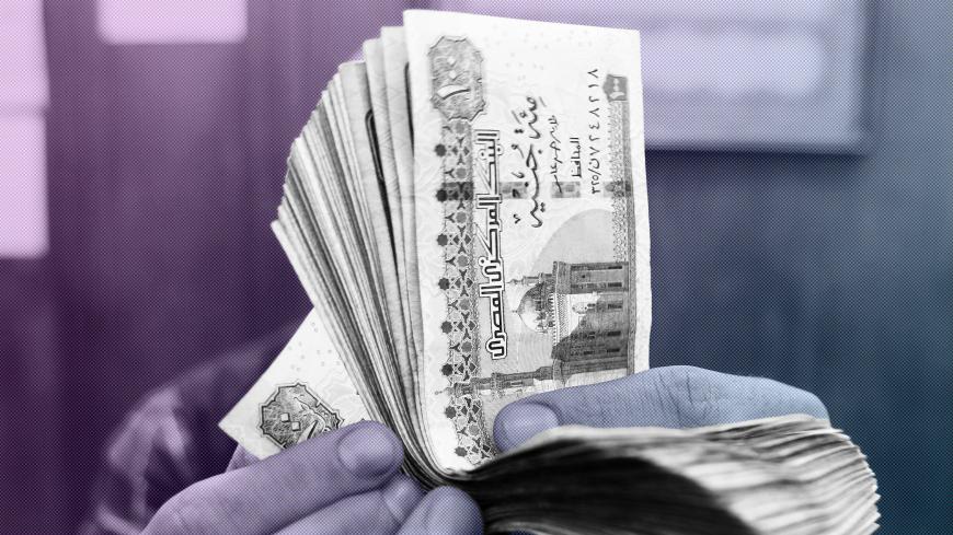 An employee counts Egyptian pounds at a foreign exchange office in central Cairo, Egypt, March 20, 2019. REUTERS/Mohamed Abd El Ghany - RC1187BDCF70