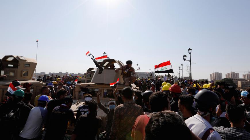 Iraqi demonstrators take part in one of the ongoing anti-government protests in Baghdad, Iraq, November 6, 2019. REUTERS/Thaier al-Sudani - RC2R5D9BFFMM