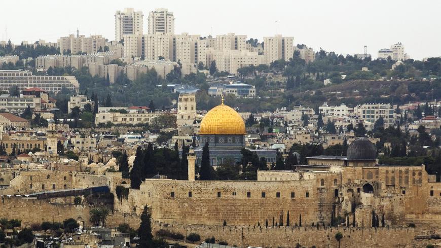 A general view of Jerusalem's old city shows the Dome of the Rock in the compound known to Muslims as Noble Sanctuary and to Jews as Temple Mount, October 25, 2015. Palestinian officials reacted warily on Sunday to what U.S. Secretary of State John Kerry hailed as Jordan's "excellent suggestion" to calm Israeli-Palestinian violence by putting a sensitive Jerusalem holy site under constant video monitoring. REUTERS/Amir Cohen  - GF20000032167