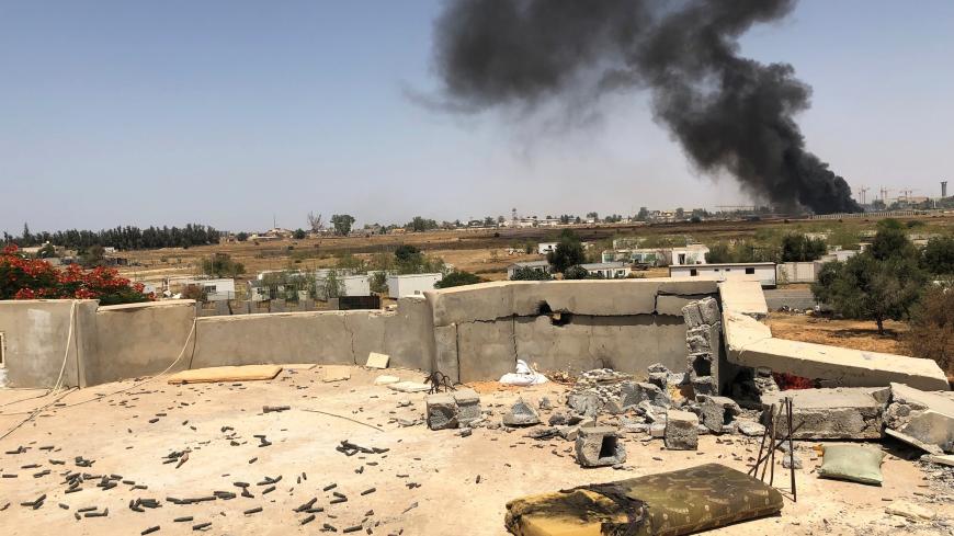 Smoke rises during a fight between members of the Libyan internationally recognised government forces and Eastern forces, in southern Tripoli, Libya June 22, 2019. REUTERS/Yosri al-Jamal - RC1D2EB356B0