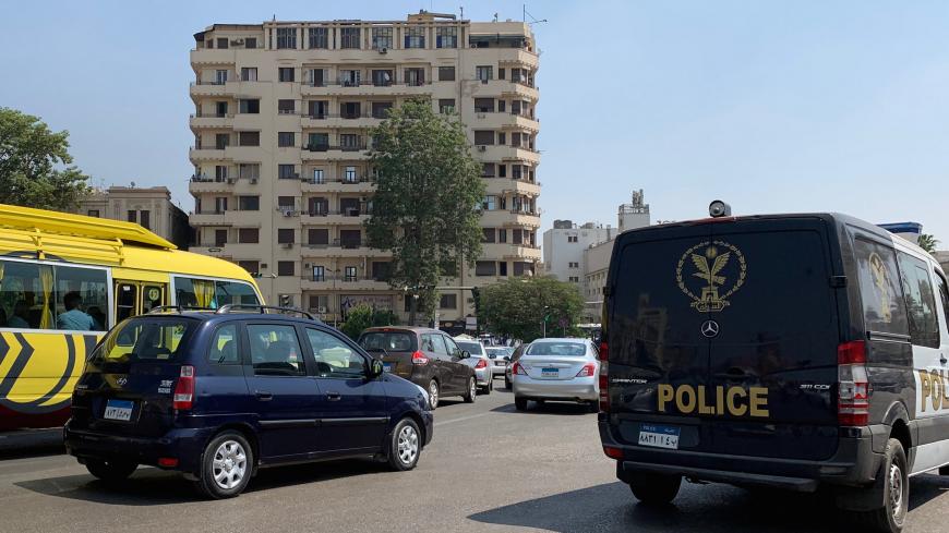 A police vehicle patrols Tahrir Square after late night anti-government demonstration in Cairo, Egypt September 21, 2019. REUTERS/Amr Abdallah Dalsh - RC139E6CACC0