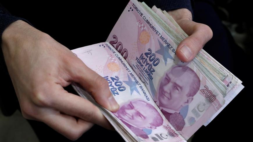 A merchant counts Turkish lira banknotes at the Grand Bazaar in Istanbul, Turkey, March 29, 2019. REUTERS/Murad Sezer - RC1DD8429180