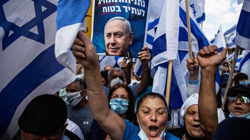 Supporters of Israeli Prime Minister Benjamin Netanyahu take part in a protest outside the Prime Minister's Residence, on the day when Netanyahu's corruption trial starts, in Jerusalem May 24, 2020. Heidi levine/Pool via REUTERS - RC23VG9JYPOZ