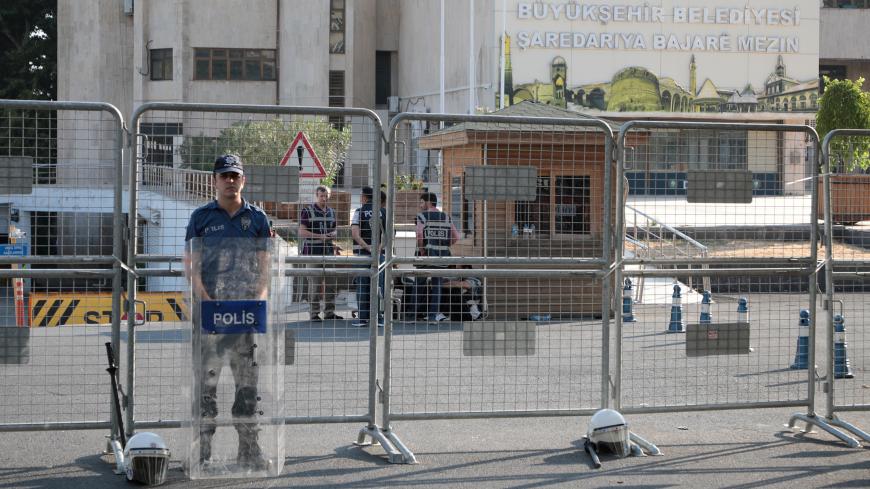 REFILE - CORRECTING BYLINE Turkish police stand guard in front of the Metropolitan Municipality headquarters in Diyarbakir, Turkey, August 19, 2019. REUTERS/Sertac Kayar - RC194048D550