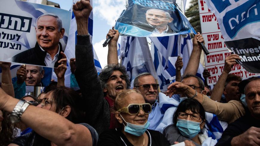 Supporters of Israeli Prime Minister Benjamin Netanyahu take part in a protest outside the Prime Minister's Residence, on the day when Netanyahu's corruption trial starts, in Jerusalem May 24, 2020. Heidi levine/Pool via REUTERS - RC23VG9UAW5L