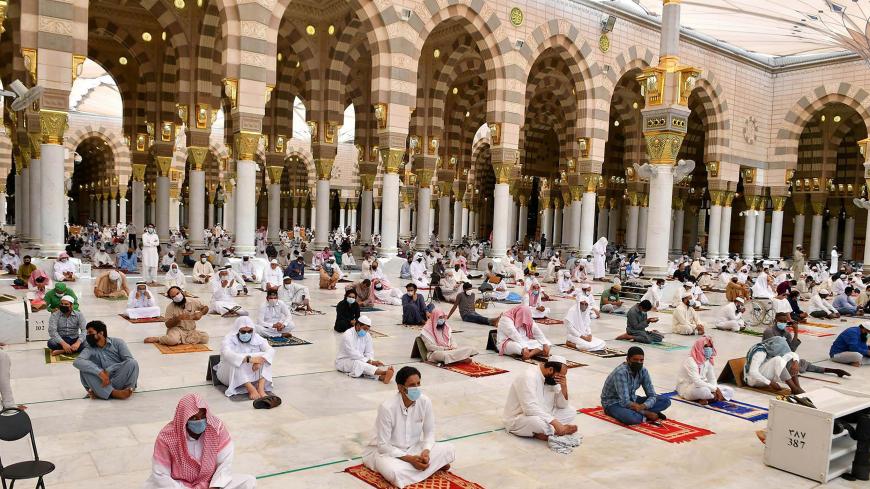 Muslims perform the Friday prayers inside the Masjid Al-Nabawi while practicing social distancing, following the outbreak of the coronavirus disease (COVID-19), in Madina, Saudi Arabia June 5, 2020. Saudi Press Agency/Handout via REUTERS ATTENTION EDITORS - THIS PICTURE WAS PROVIDED BY A THIRD PARTY. - RC213H9U7LRF