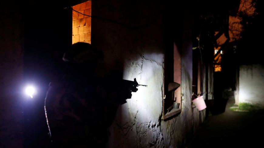 A member of Turkish police special forces takes part in a drug raid in Istanbul, Turkey, January 16, 2018. REUTERS/Osman Orsal - RC152BEC12B0