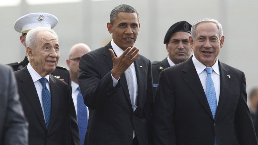 U.S. President Barack Obama (C) participates in a farewell ceremony with Israeli Prime Minister Benjamin Netanyahu (R) and President Shimon Peres (L) at Tel Aviv International Airport March 22, 2013. REUTERS/Jason Reed (ISRAEL - Tags: POLITICS) - RTR3FBWR