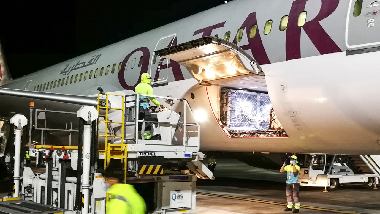 qatar airways plane and vaccine shipment