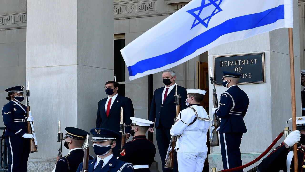 US Secretary of Defense Mark Esper (L) welcomes Israeli Defense Minister Benny Gantz during an honor cordon at the Pentagon, Washington, Sept. 22, 2020.