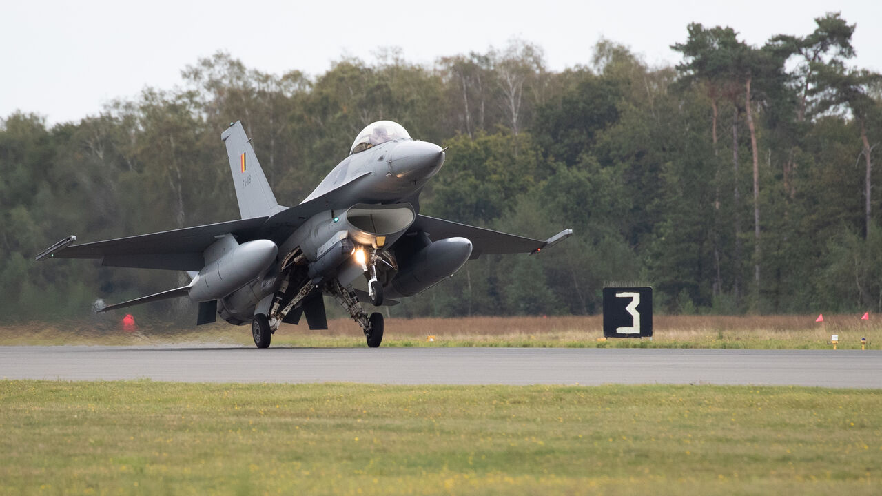 Illustration picture shows an F16 fighter jet landing after a press conference of the Belgian defence, to discuss the missions it's involved in, and to look back on the Desert Falcon mission, at the military air base in Kleine-Brogel, Peer on Oct. 1, 2021. 