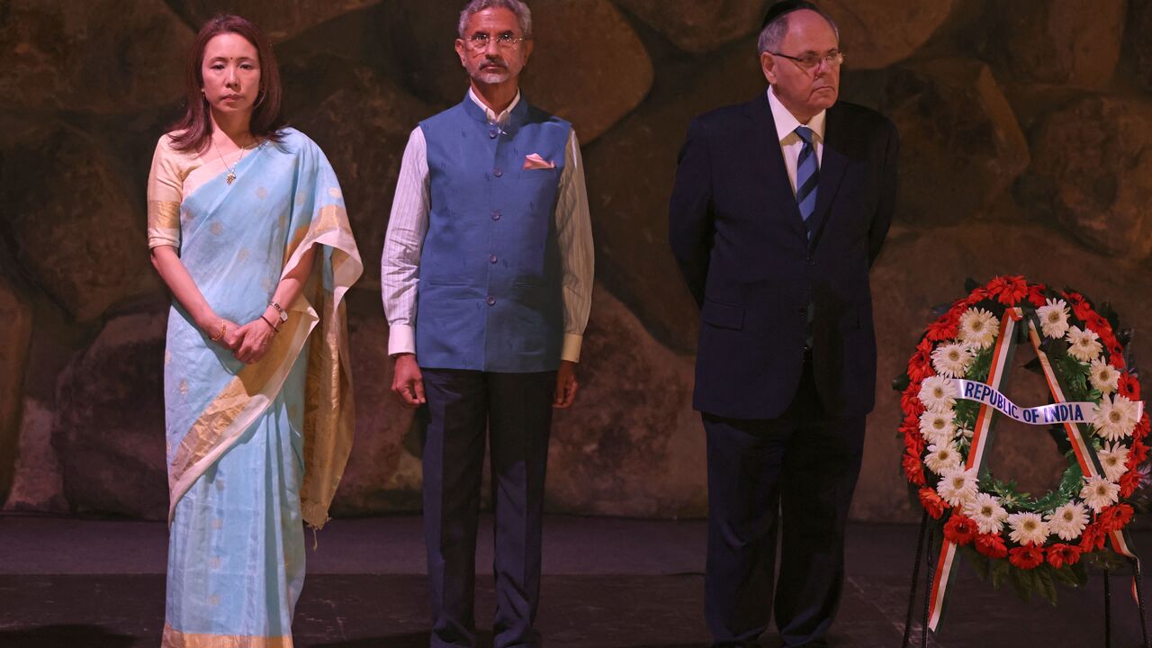 Indian Minister of Foreign Affairs Subrahmanyam Jaishankar (C) alongside current Yad Vashem Chairman Dani Dayan (R) attend a ceremony at the Hall of Remembrance, Yad Vashem Holocaust Memorial museum, Jerusalem, Oct. 18, 2021.