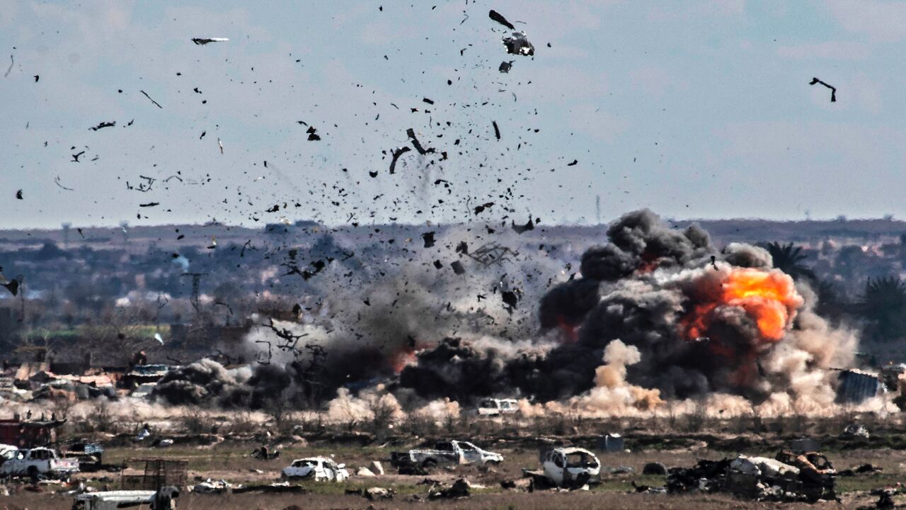 Smoke and fire billow after shelling on the Islamic State group's last holdout of Baghuz, in the eastern Syrian Deir ez-Zor province on March 3, 2019. 