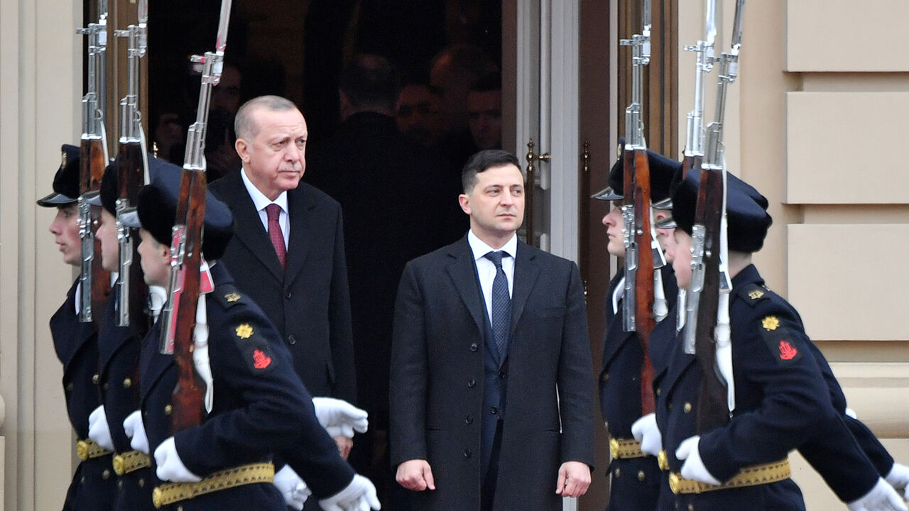 Ukrainian President Volodymyr Zelensky and his Turkish counterpart Recep Tayyip Erdogan watch honour guards passing by during a welcoming ceremony prior to their talks in Kiev on Feb. 3, 2020.