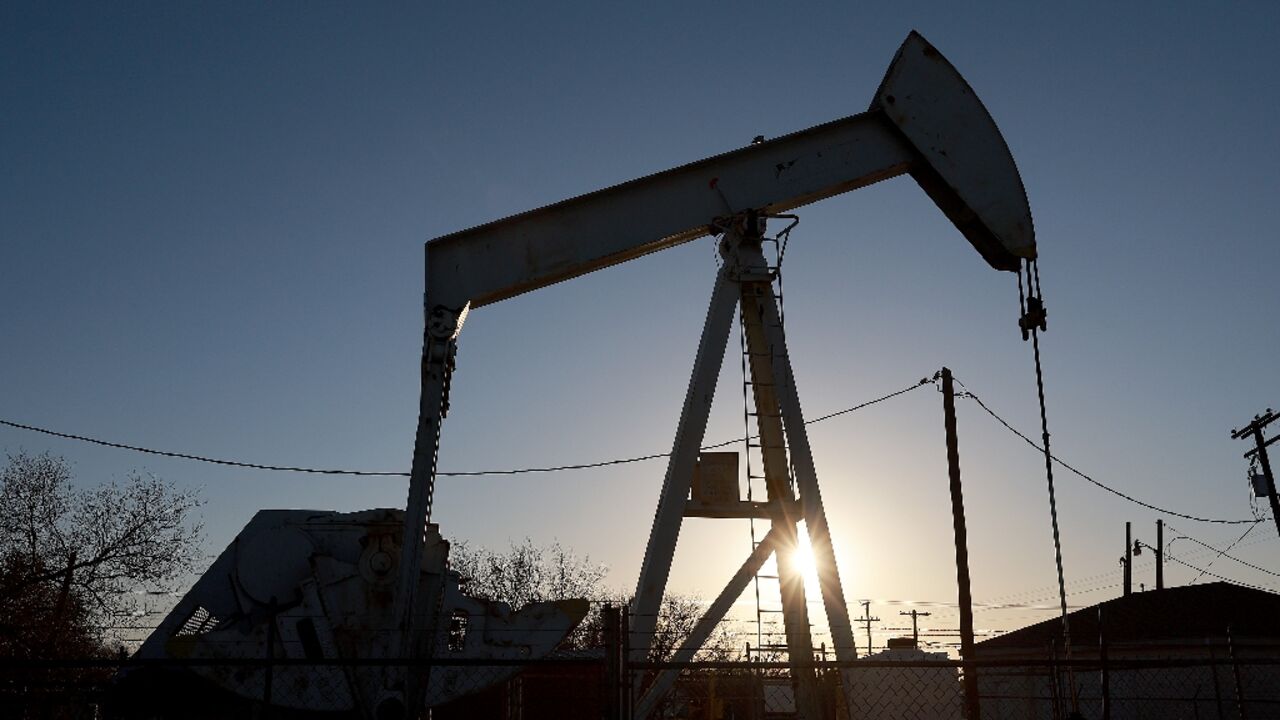 Concerns about China's economic outlook saw oil prices suffer fresh selling pressure Concerns about China's economic outlook saw oil prices suffer fresh selling pressure