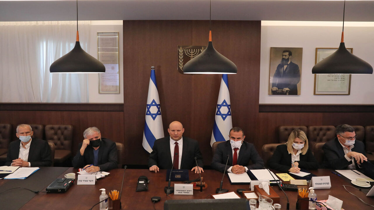 Israeli Prime Minister Naftali Bennett (C) attends a Cabinet meeting at the prime minister's office, Jerusalem, March 27, 2022.