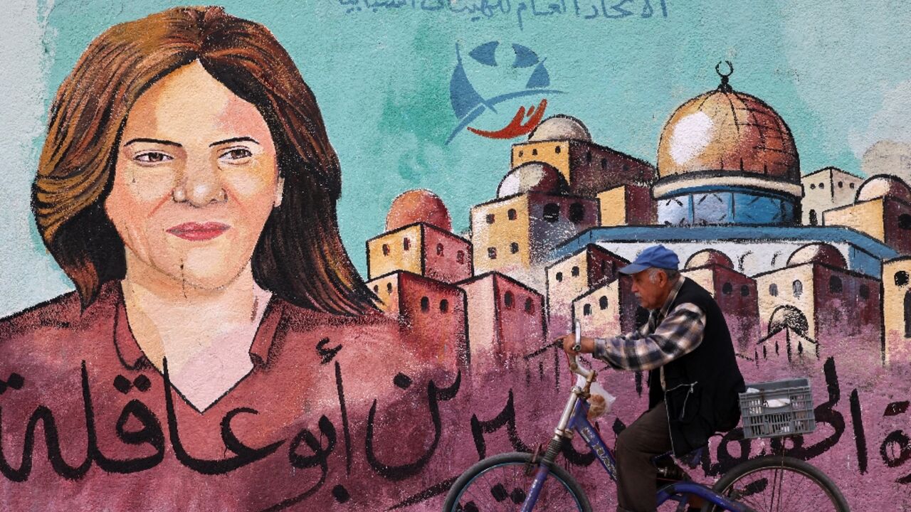 A mural pays tribute to slain Al Jazeera journalist Shireen Abu Akleh in Gaza City A mural pays tribute to slain Al Jazeera journalist Shireen Abu Akleh in Gaza City