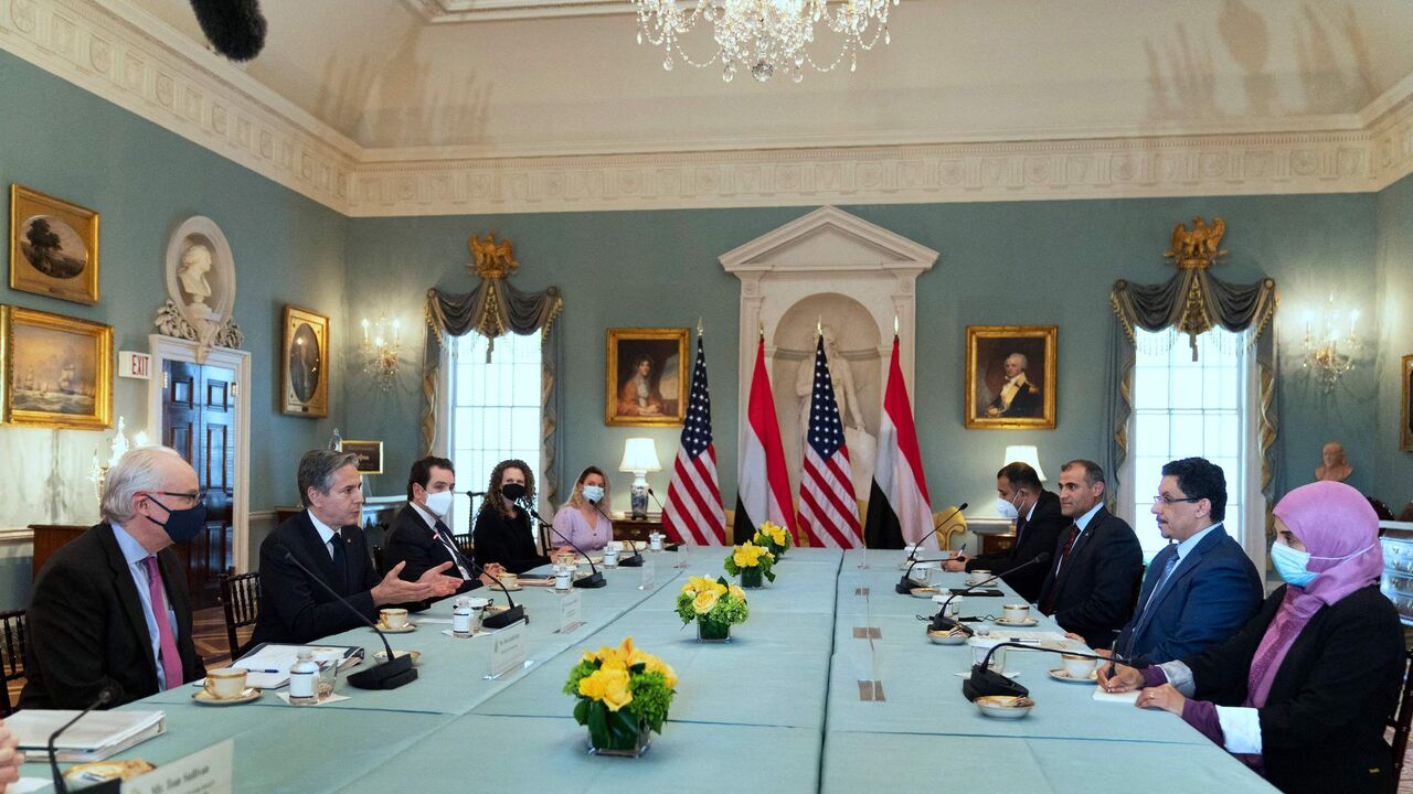 Secretary of State Antony Blinken (2L) and Yemeni Foreign Minister Ahmed Awad Bin Mubarak (2R).