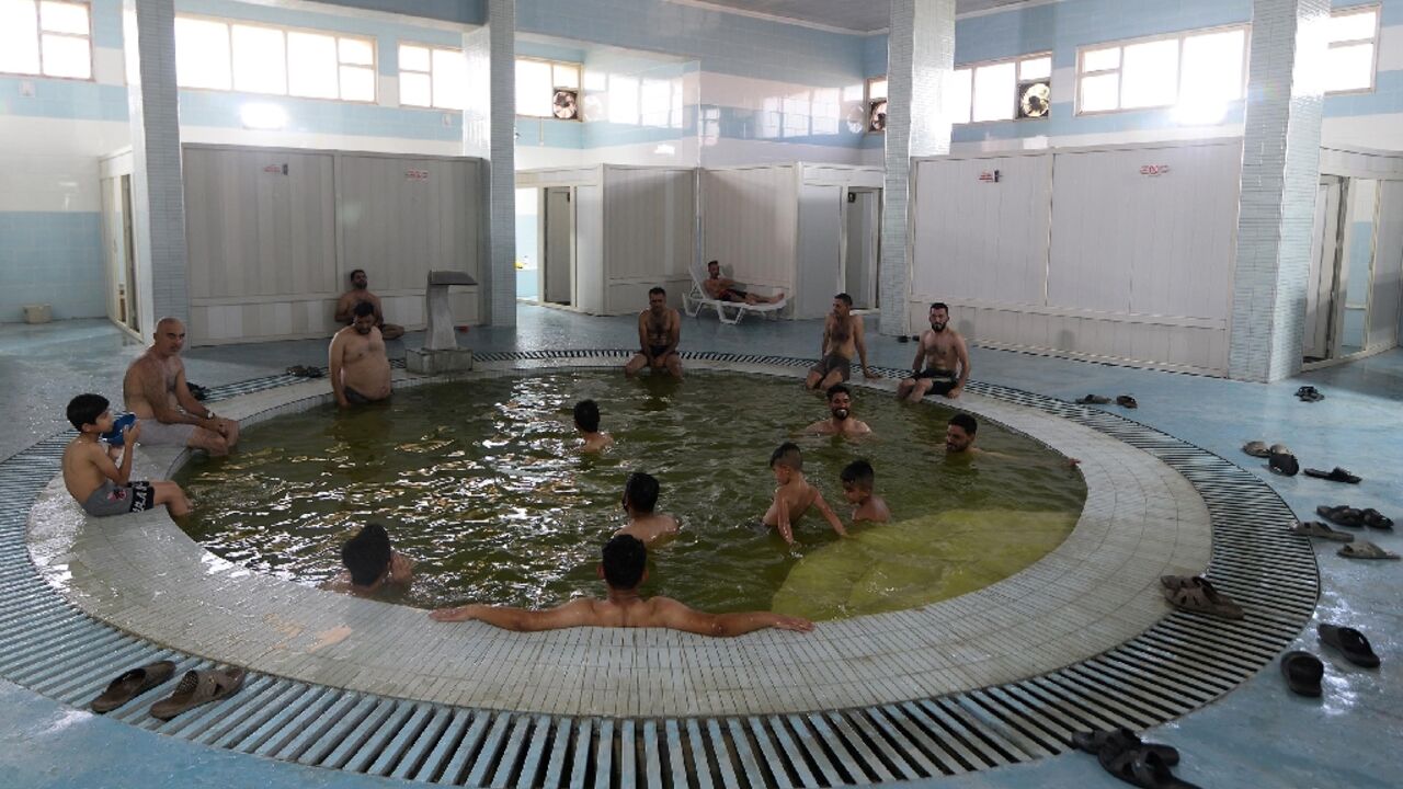 The reopening of the Hamam al-Alil baths, on the banks of the Tigris River, contributes to a return to normality in northern Iraq, even if the scars of conflict remain The reopening of the Hamam al-Alil baths, on the banks of the Tigris River, contributes to a return to normality in northern Iraq, even if the scars of conflict remain