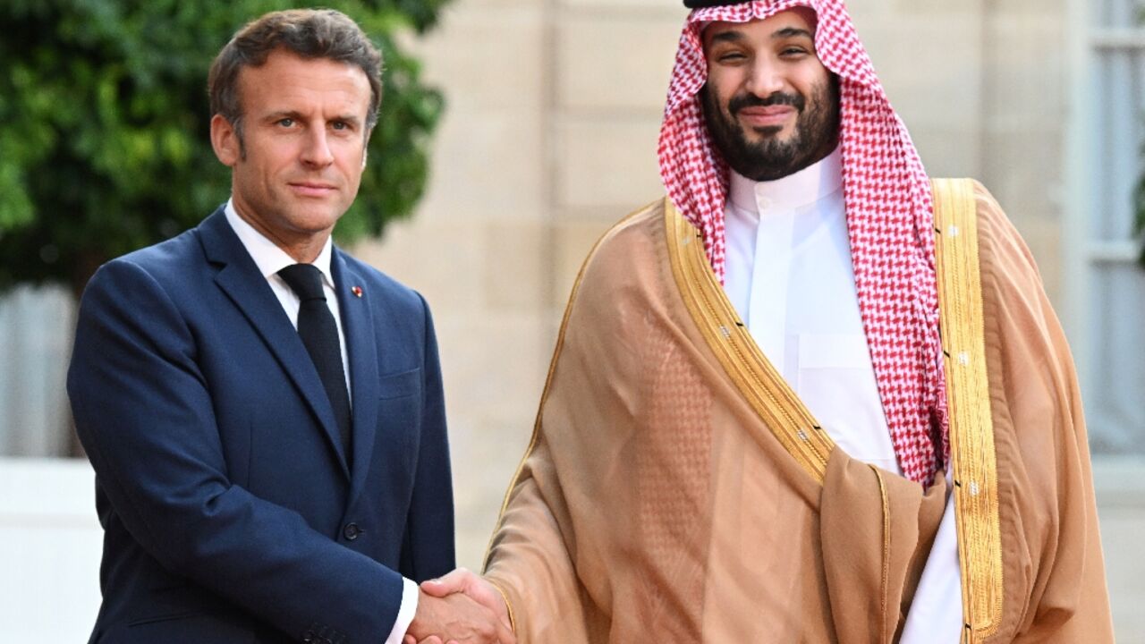 Macron warmly greeted the kingdom's de-facto ruler ahead of a dinner, defying objections from activists Macron warmly greeted the kingdom's de-facto ruler ahead of a dinner, defying objections from activists