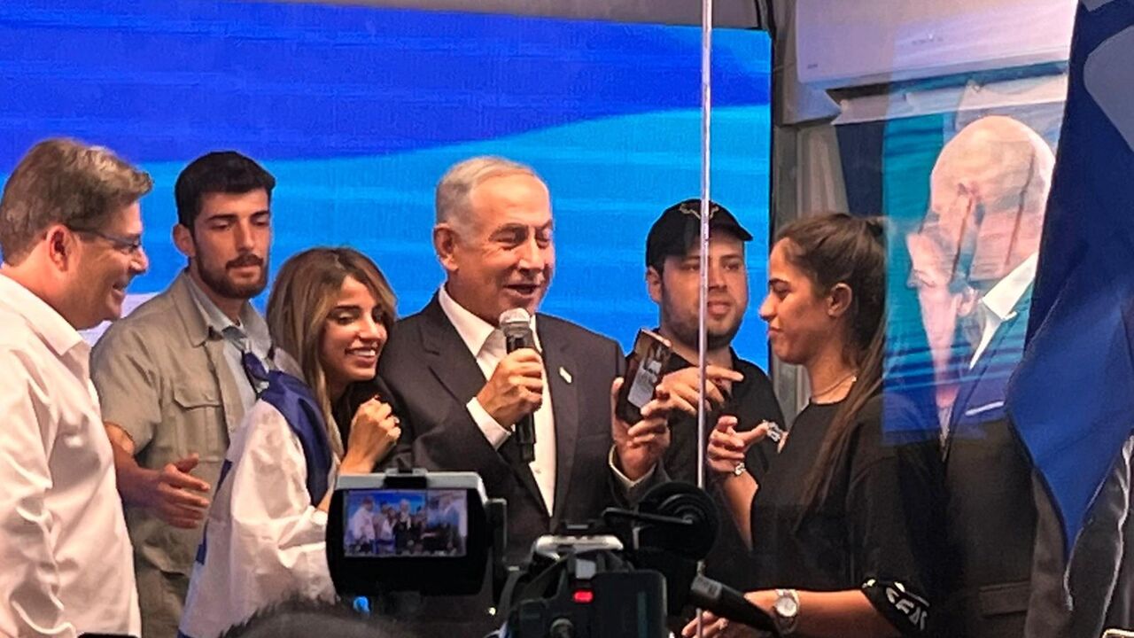 Netanyahu campaigns behind glass