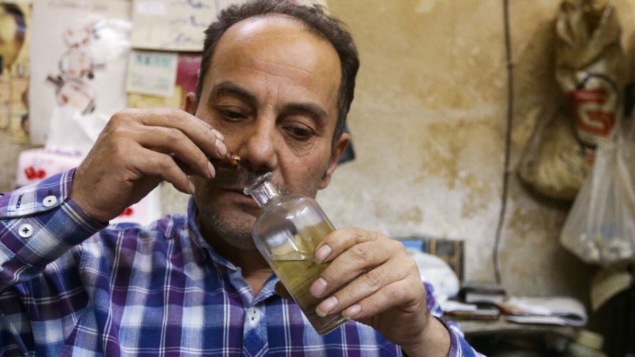 Mohammad al-Masri says he doesn't have high-end equipment -- only "this nose I've been training since I was 15" Mohammad al-Masri says he doesn't have high-end equipment -- only "this nose I've been training since I was 15"