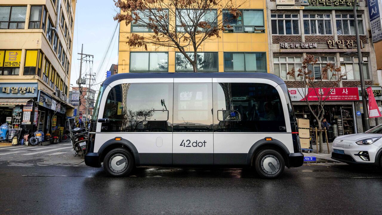 Autonomous bus