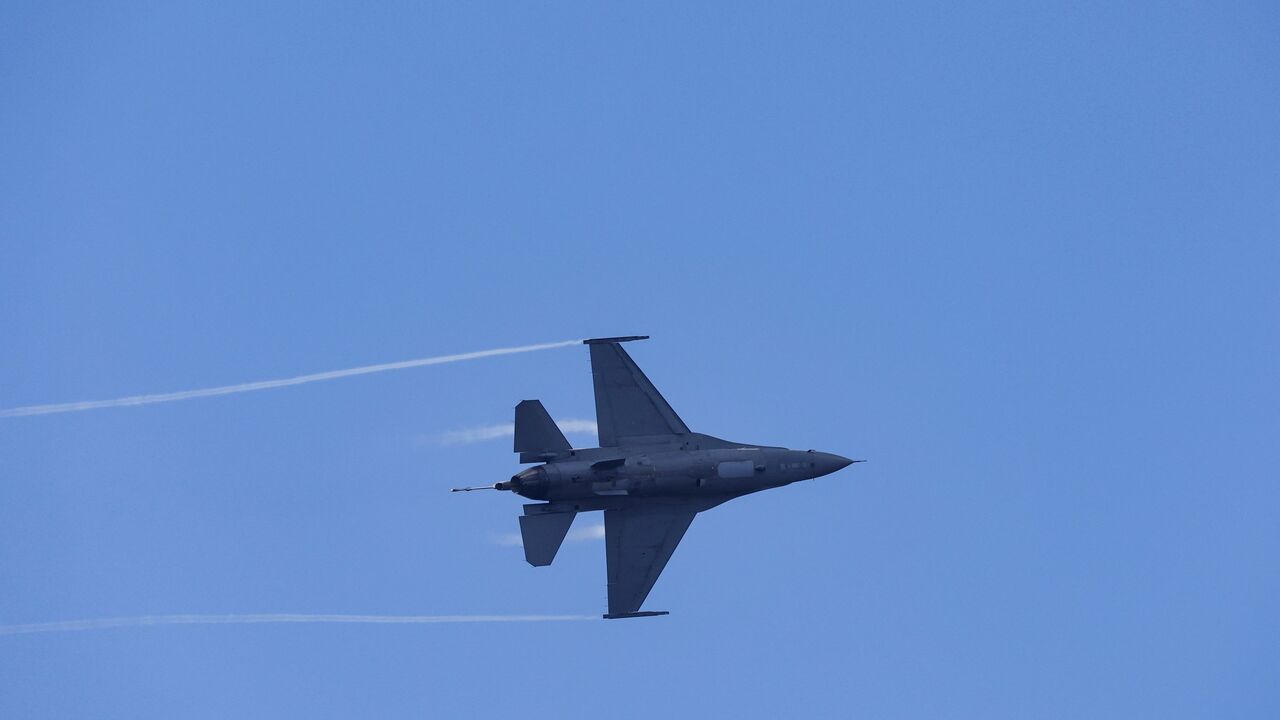 F-16 jet