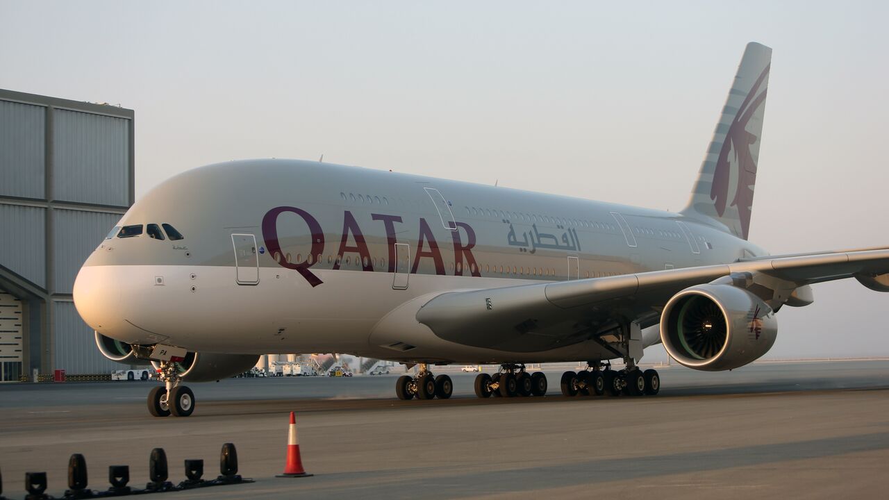 Qatar Airways plane