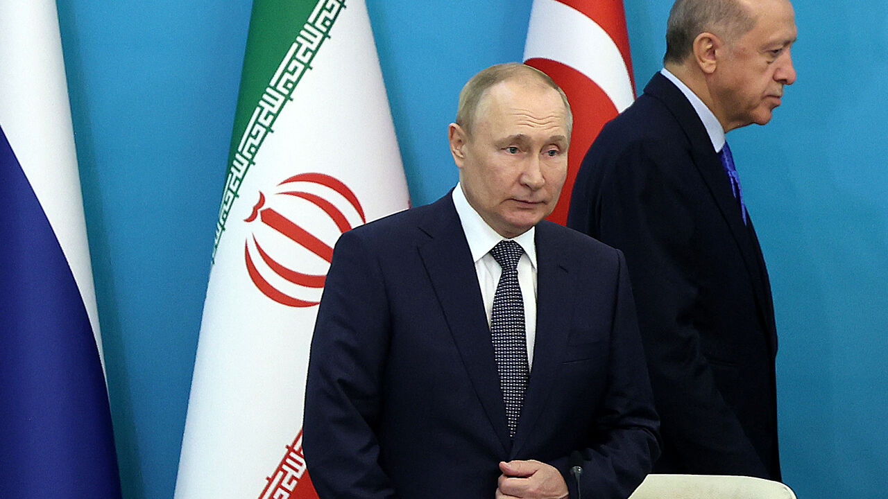 Russian President Vladimir Putin and Turkish President Recep Tayyip Erdogan (R) arrive for a joint press conference with their Iranian counterpart following their summit in Tehran on July 19, 2022. (Photo by ATTA KENARE / AFP) (Photo by ATTA KENARE/AFP via Getty Images)