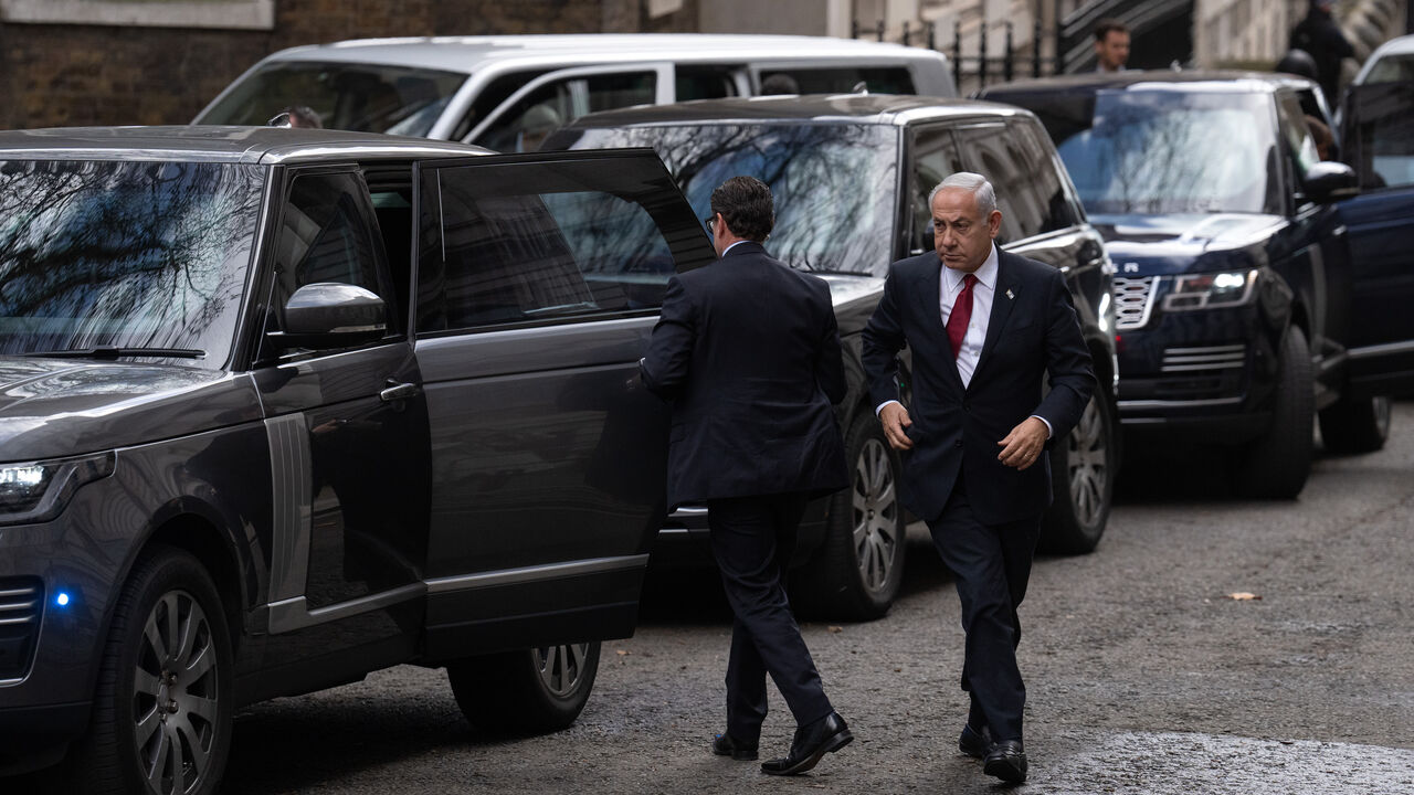  Israel's prime minister Benjamin Netanyahu arrives in Downing Street to meet Britain's Prime Minister, Rishi Sunak,on March 24, 2023 in London, England. Benjamin Netanyahu visits London against a backdrop of unrest at home. Protests are being held weekly across Israel against legislation being pushed through the Knesset by his government to restrain the judiciary. (Photo by Carl Court/Getty Images)