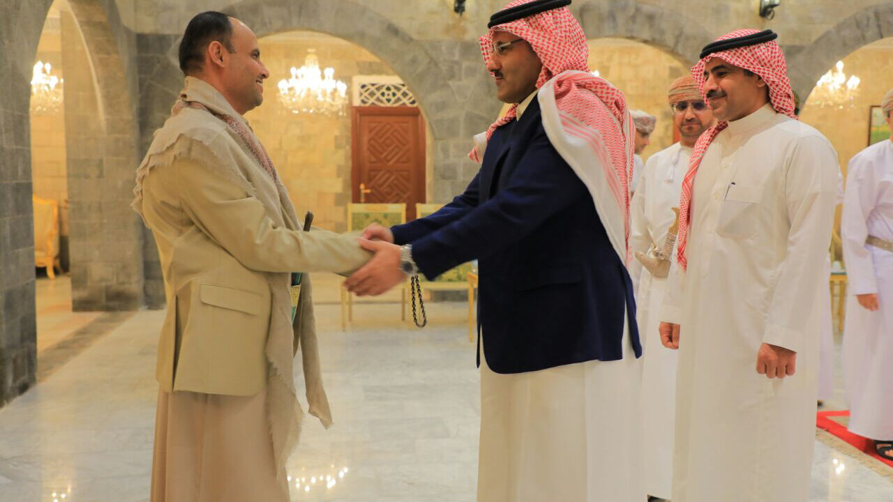 A handout photo released by Yemen's Houthis-run Saba News Agency shows the Omani and Saudi delegations in meeting Houthi officials, on April 09, 2023 in Sana'a, Yemen. A delegation from Saudi Arabia and Omani mediators arrived in Yemen's capital Sana'a on Sunday to negotiate a new truce with the Iran-allied Houthi group, as Riyadh seeks a way out of the war and create peace in Yemen. This important political move comes as Diplomatic efforts to resolve the conflict have multiplied since the Yemeni government
