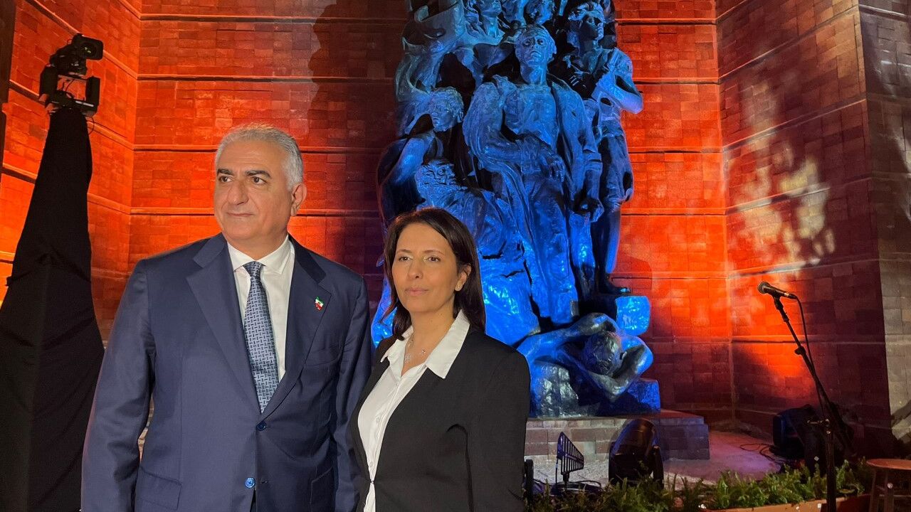 Son of late Iranian Shah Reza Pahlavi with Israel's Intelligence Minister Gila Gamliel at the opening ceremony for Holocaust Remembrance Day, Yad Vashem, Jerusalem, April 17 2023. Curtsy of Israel's Intelligence Ministry.
