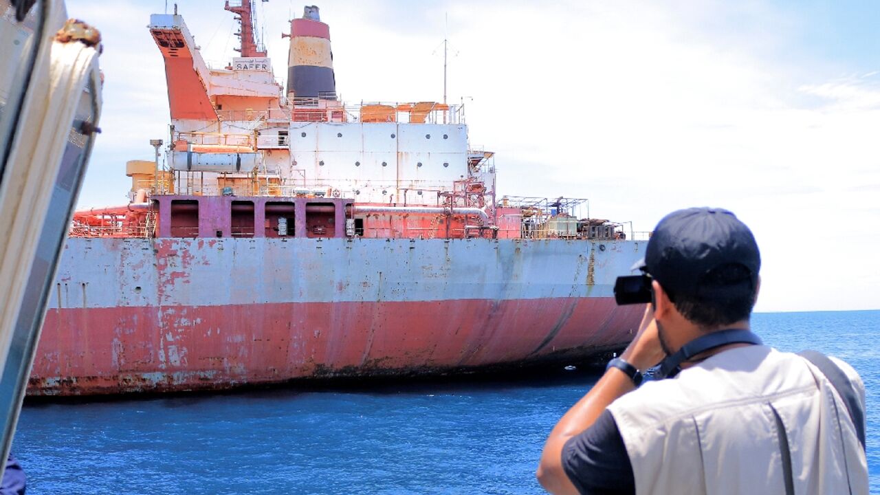 The FSO Safer is carrying four times as much oil as spilled in the 1989 Exxon Valdez disaster, one of the world's worst ecological catastrophes The FSO Safer is carrying four times as much oil as spilled in the 1989 Exxon Valdez disaster, one of the world's worst ecological catastrophes