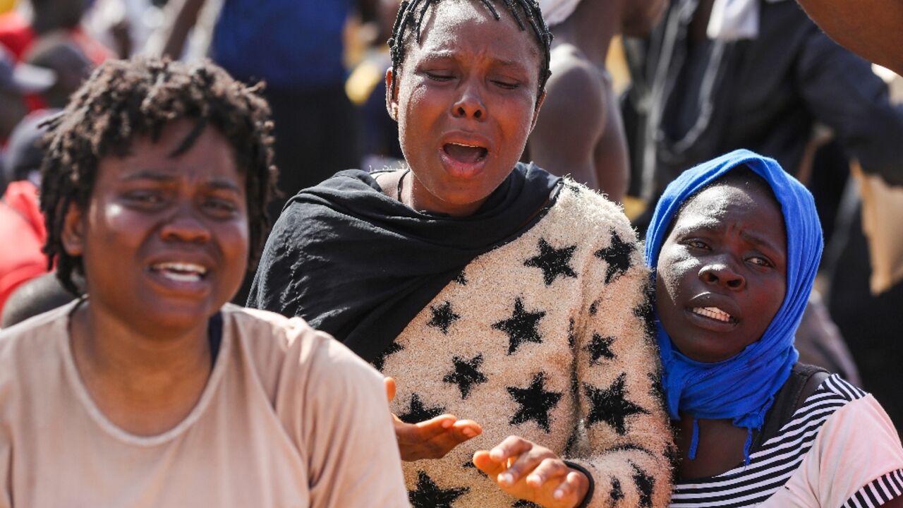 Migrants stranded at the Libyan-Tunisian border in Ras Jedir at the end of July