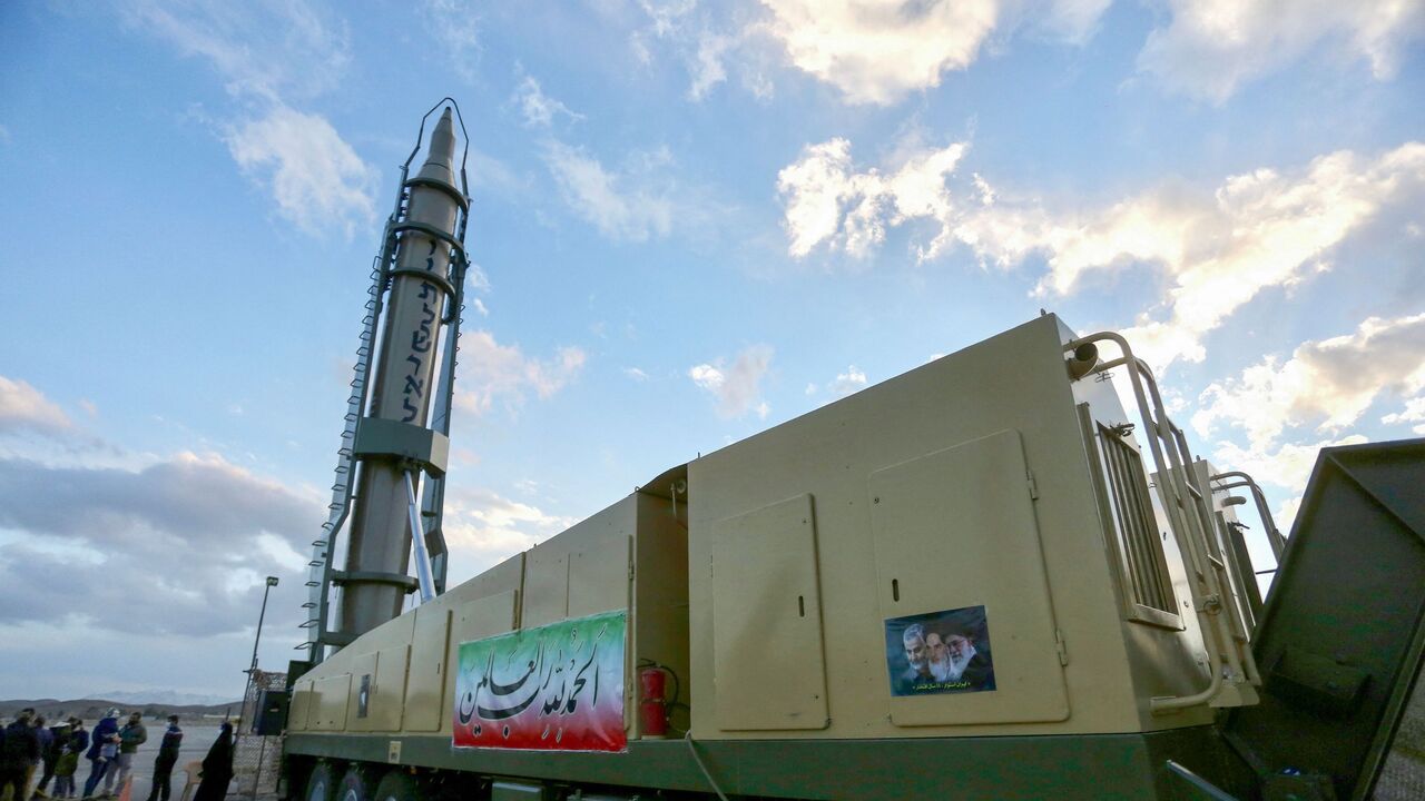 An Iranian long-range Ghadr missile displaying "Down with Israel" in Hebrew at a defense exhibition in Isfahan, February 8, 2023.