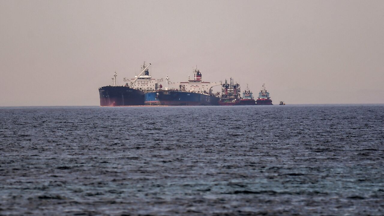 Oil tanker