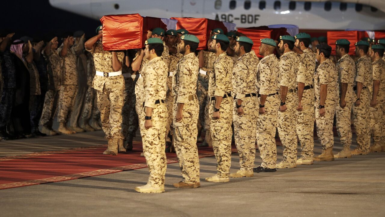 Members of the Bahraini armed forces carry the coffins of comrades who were killed the previous day during their battle against the Huthi rebels in Yemen, on September 5, 2015 during an official repatriation ceremony at Isa Air Base in Sakhir, South of Manama. Bahrain announced that five of its soldiers were killed in southern Saudi Arabia where they had been posted to help defend the border with neighbouring war-wracked Yemen. AFP PHOTO / MOHAMMED AL-SHAIKH (Photo credit should read MOHAMMED AL-SHAIKH/AFP 