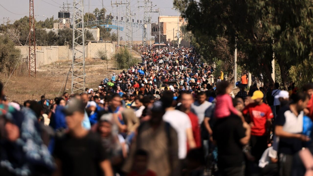 Palestinians flee Gaza's north as heavy fighting rages Palestinians flee Gaza's north as heavy fighting rages